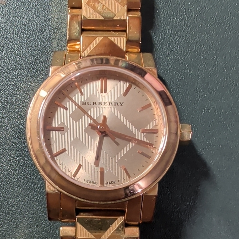 Burberry Gold Watch BU9235 - Picture 2 of 4